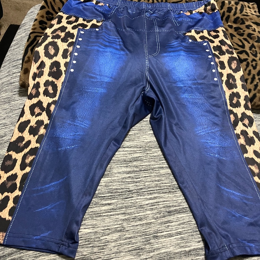 Stylish Blue and Leopard Print Women's Jean Shorts leggings